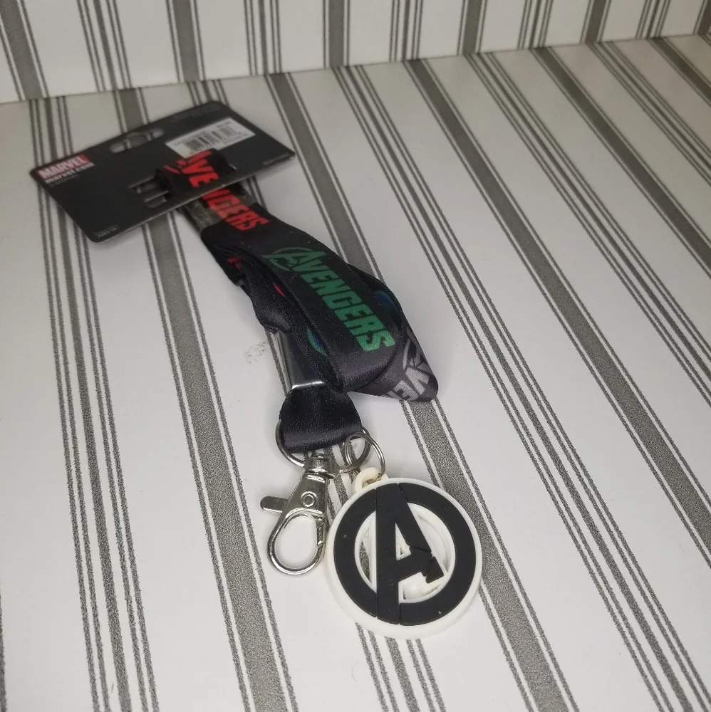 NWT Disney Marvel Double Sided Avenger Shield Lanyard w/ Avenger Logo Rubber Tag